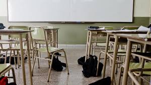 Violencia verbal en Los Antiguos: madre amenaza e insulta a una rectora tras ser citada por las ausencias de su hijo